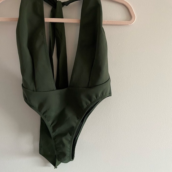 Kendall&Kylie swimsuit - Picture 2 of 7